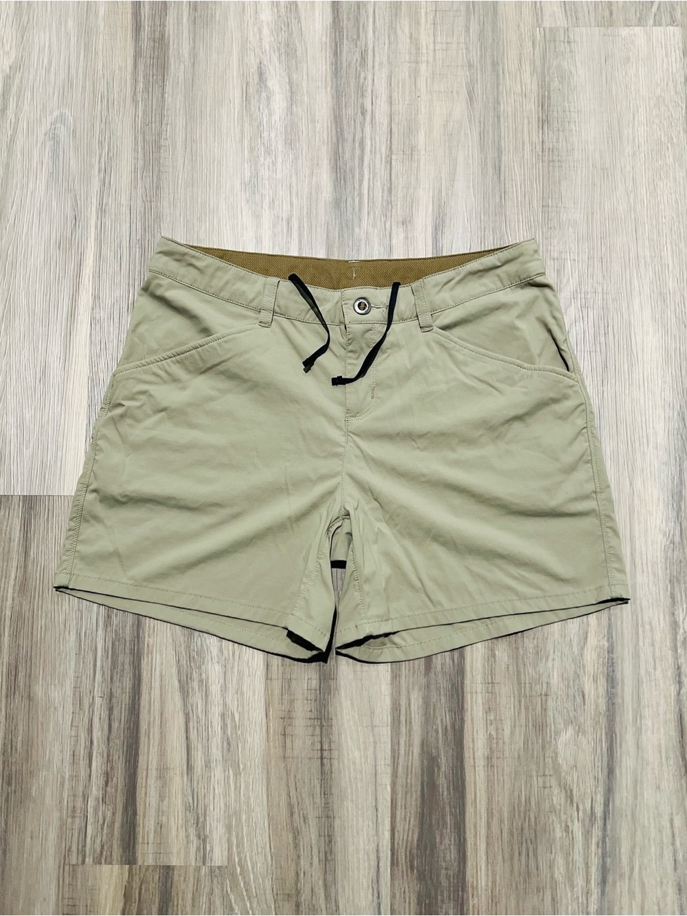 Patagonia Women’s Quandary Shorts 5" Inseam Shale Tan Khaki Gorpcore Hike size 8